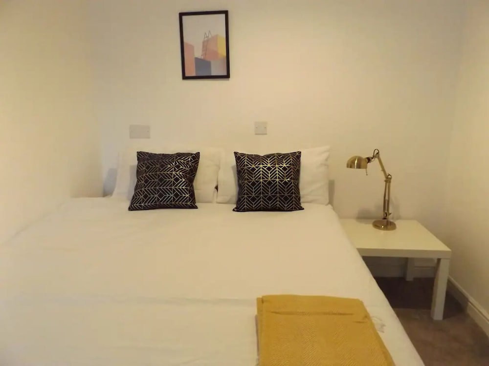 Room in Guest Room - Spacious Room in Coventry