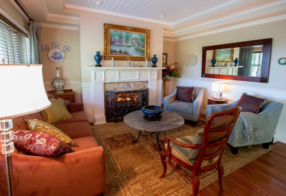 Bald Mountain House Inn at the Wolf Laurel Resort