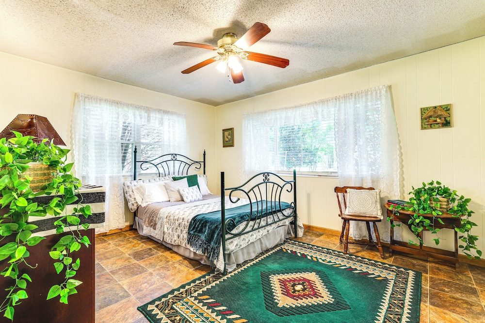 5 Mi to New Braunfels: Family-friendly Retreat