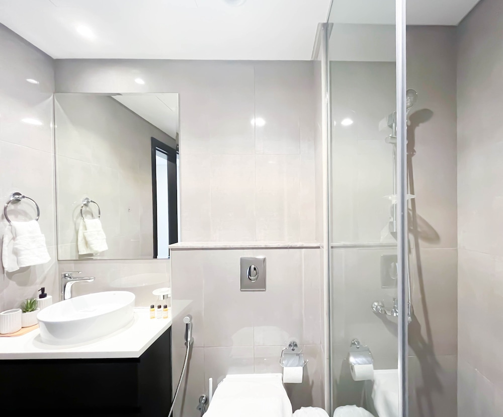 Luxury 2BR in Merano Tower Stunning City Views