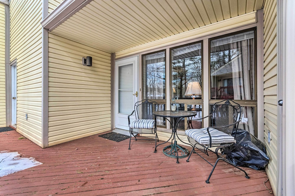 Single-story Fairfield Bay Condo w/ Deck! view 5