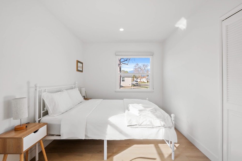 Cozy Stylish Home Spacious Fully Equipped Stay