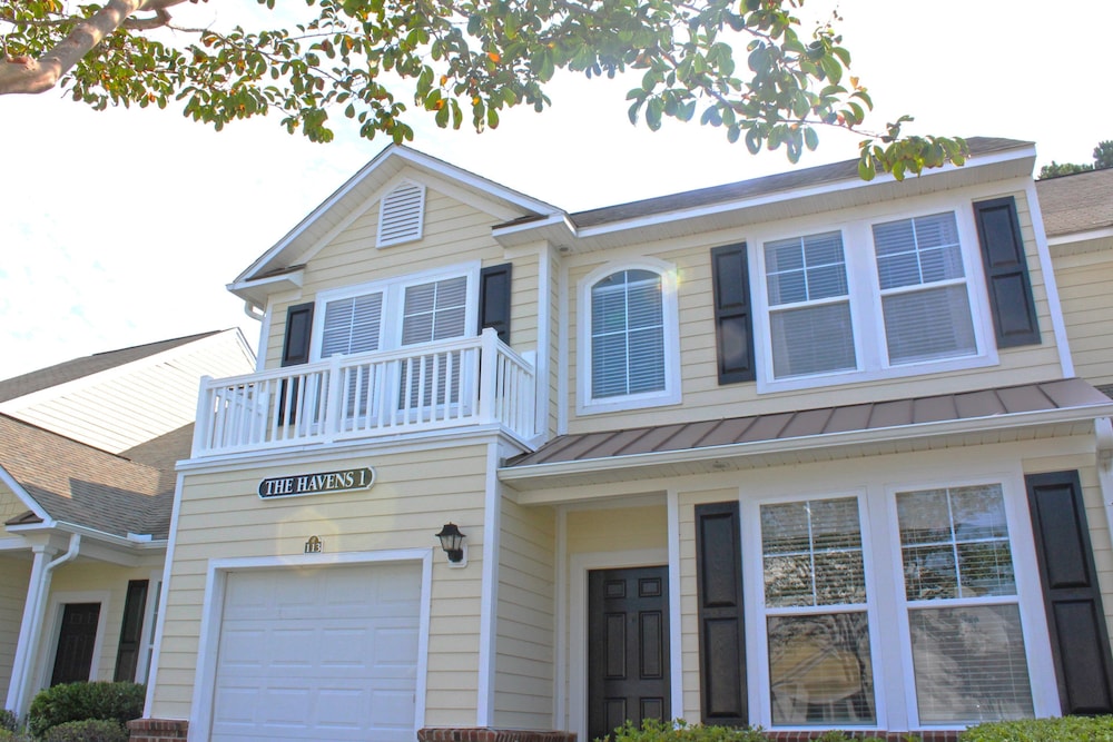 Barefoot Resort by Palmetto Vacations