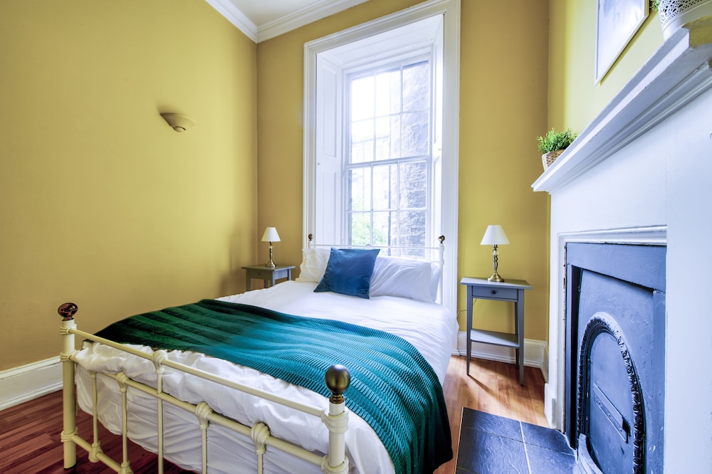 Alva - City Centre Apartment view 3