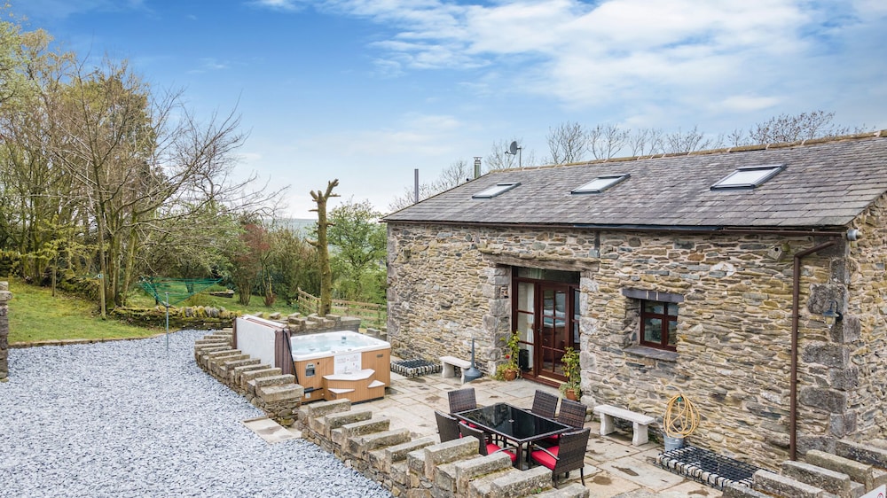 Hill Side Barn