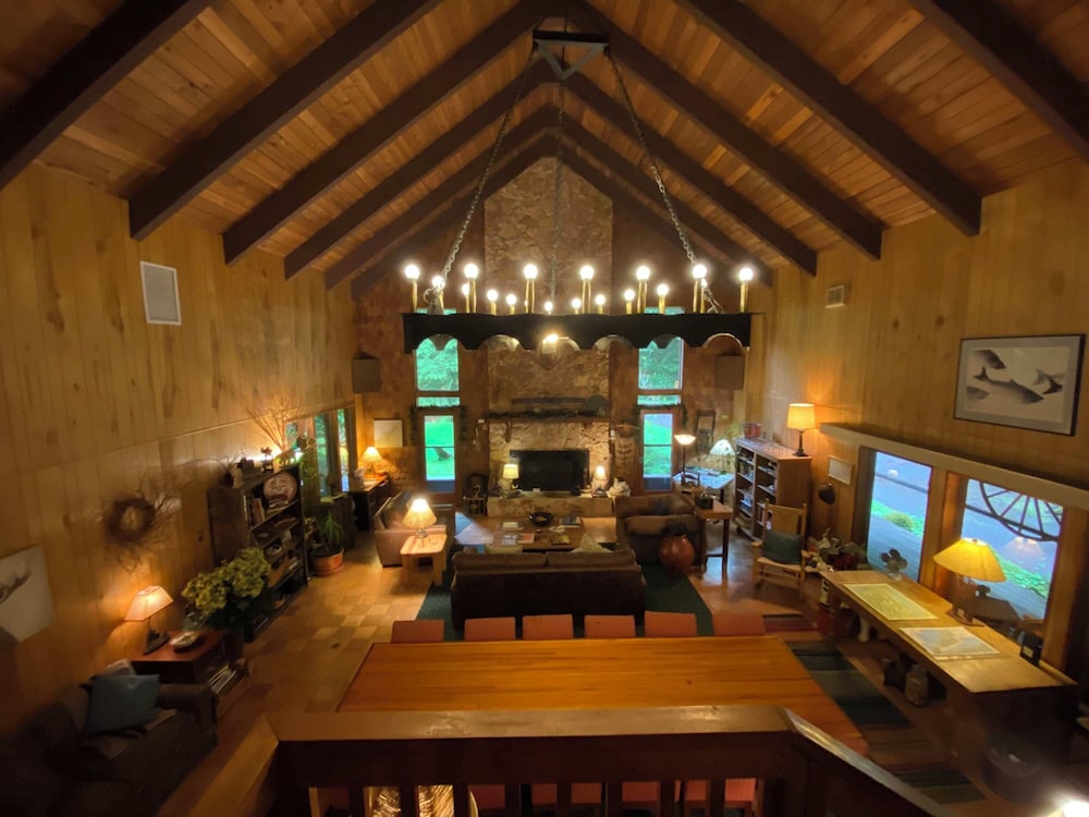 Manitou Lodge