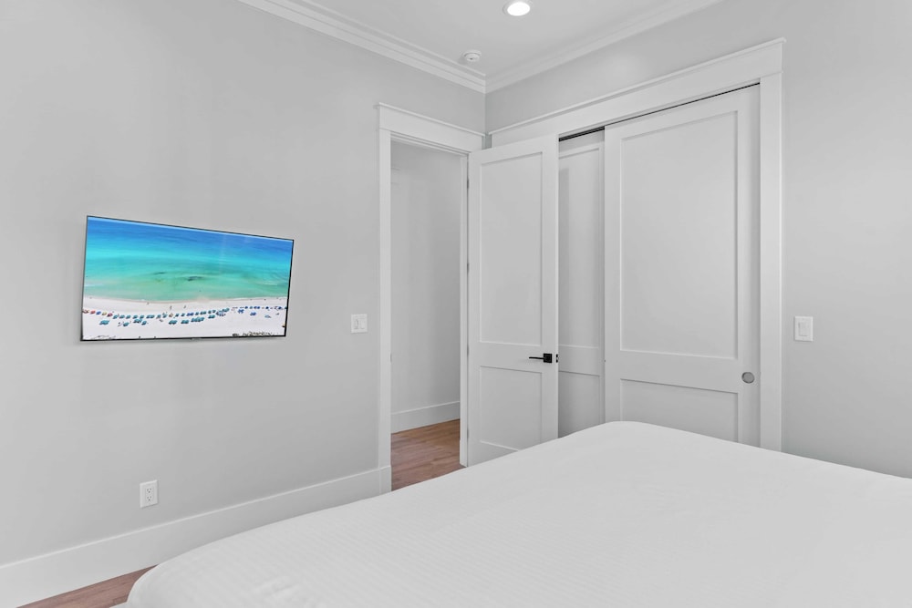 4BR Coastal Retreat w/ Pool, Patio & Games Lagniappe at Blue Mountain