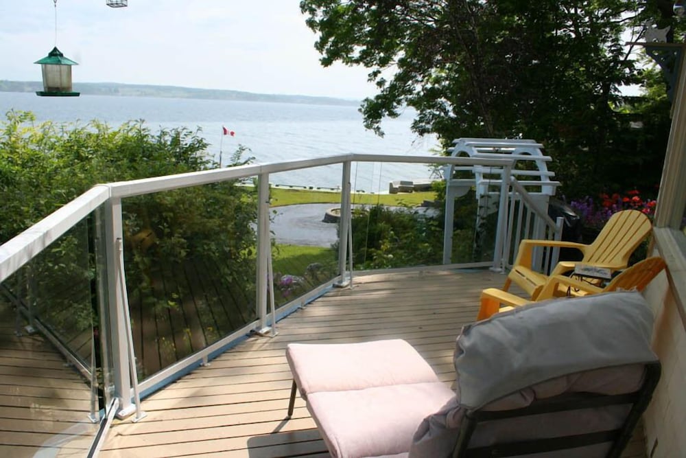 A Boat to Sea Bed & Breakfast
