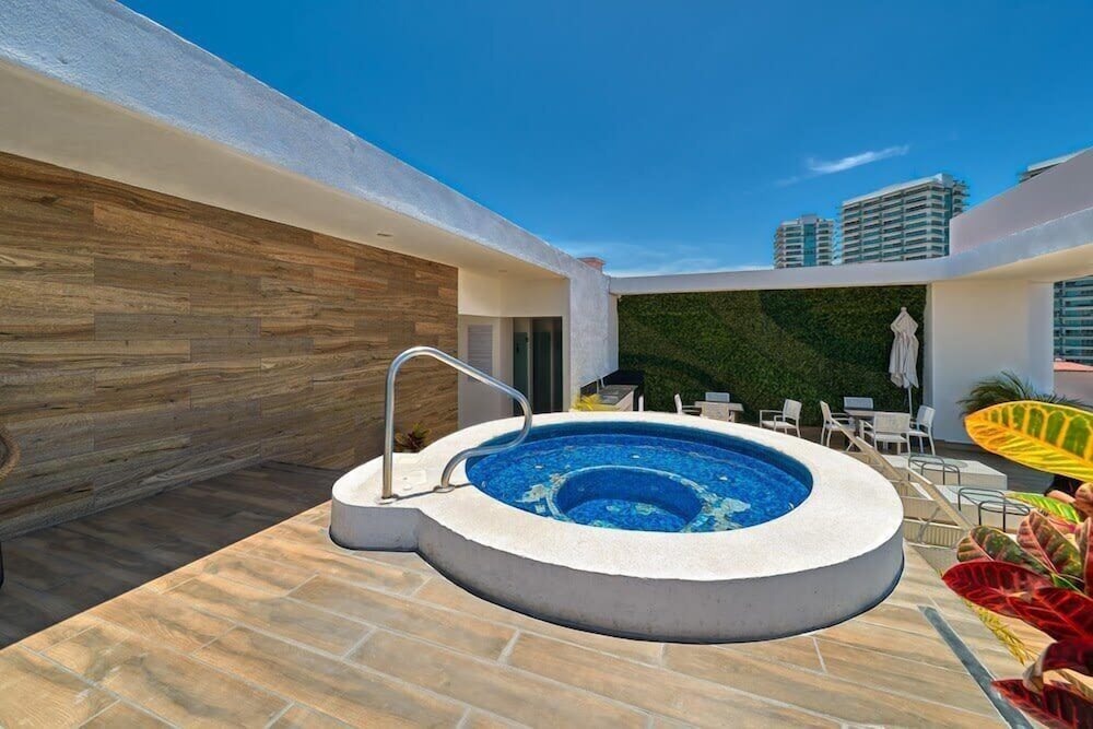 New 1 Br Unit 2 Min From Beach - Pool - King Bed