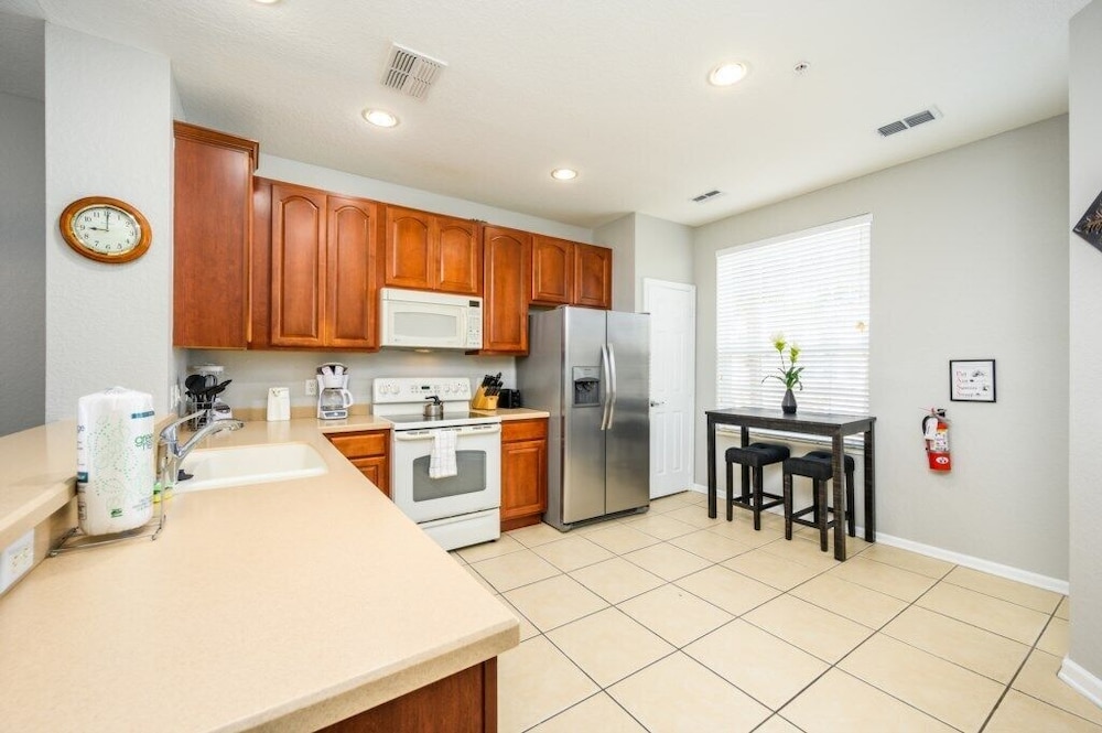 Epic Universe New Listing Beautiful Townhome, Vista Cay 4019
