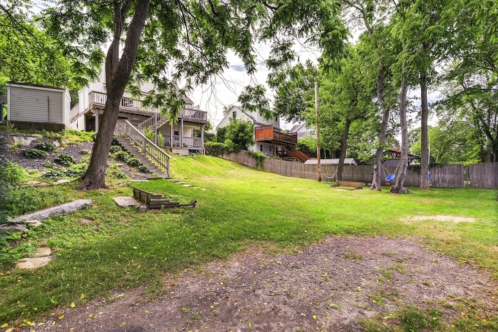 Lakefront Cottage 2 Mi to Palladium in Worcester!