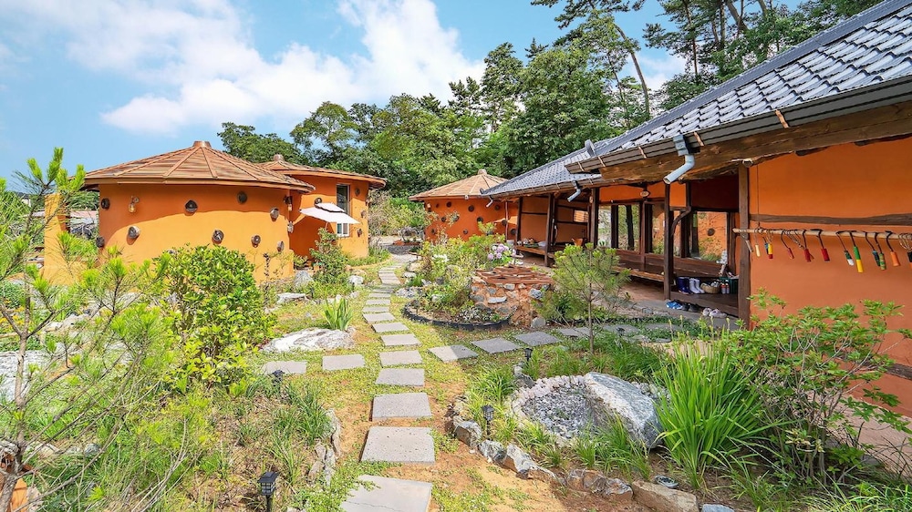 Taean Todamgil Pension