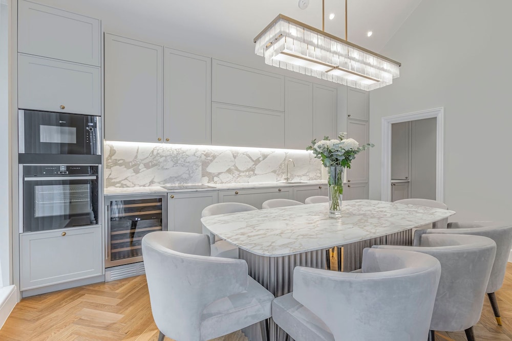 Wimpole Mews - 4 Bedroom Apartment