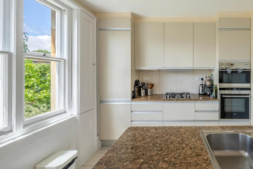 Stunning 3 Bedroom Apartment in Trendy Chalk Farm