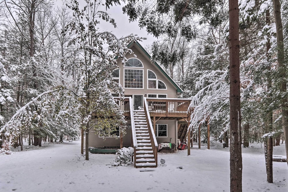 Lakeside Camelot Chalet: 3 Mi to Jack Frost Skiing view 3