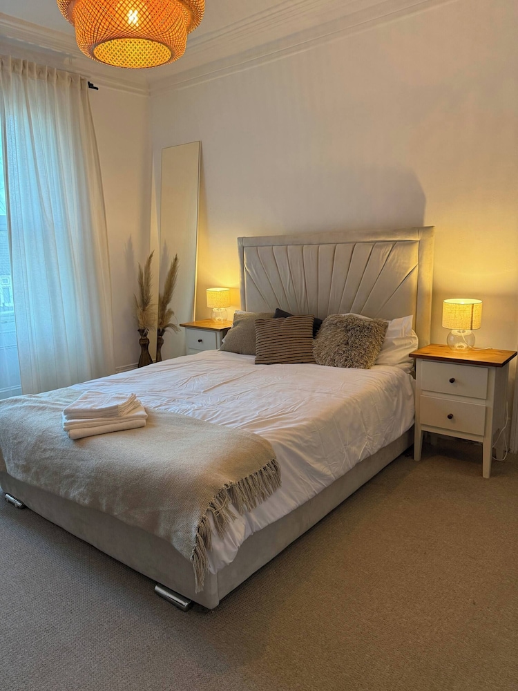 Bright 4-bedroom Maisonette in Gateshead