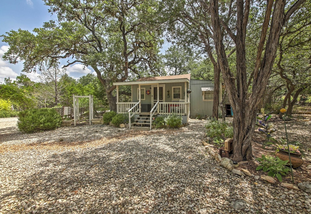 Charming Canyon Lake Cottage w/ Pool BBQ Pit! - Property Image 18