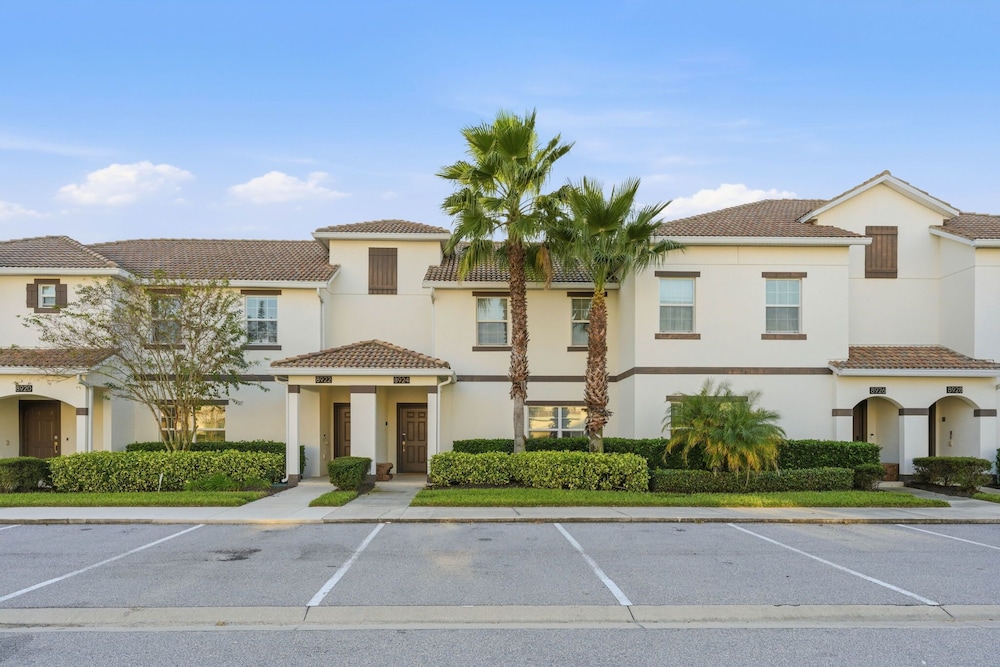 Relaxing 4BR Villa With Pool in Champions Gate