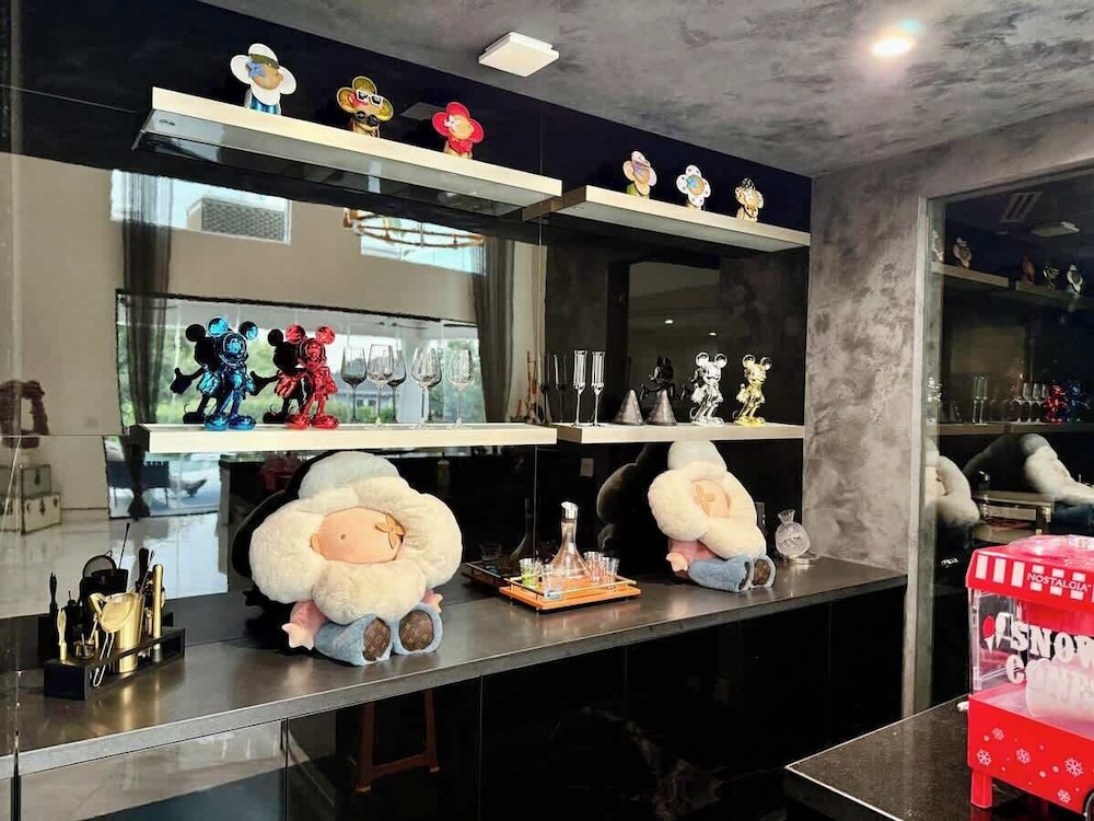 @ Marbella Lane - Enchanted Garden & Pool Hideaway