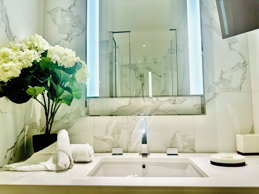 Venduras -Majestic Luxe 2BR Address Opera
