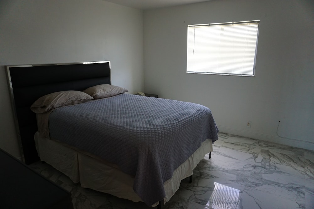 Mary Pop Apartments
