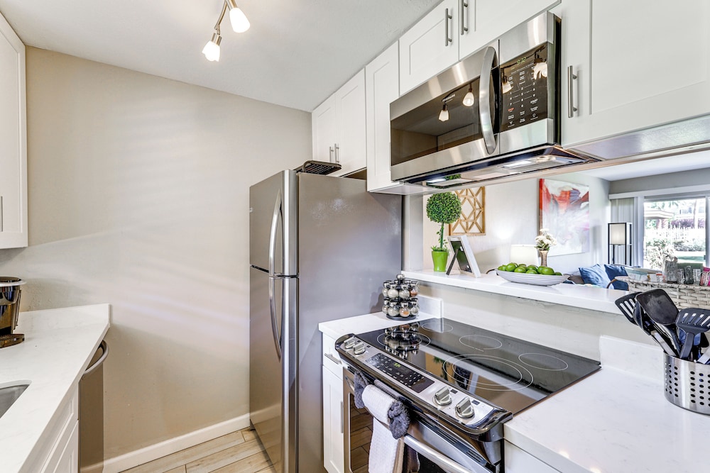 Walk to Old Town: Scottsdale Condo w/ Pool Access!