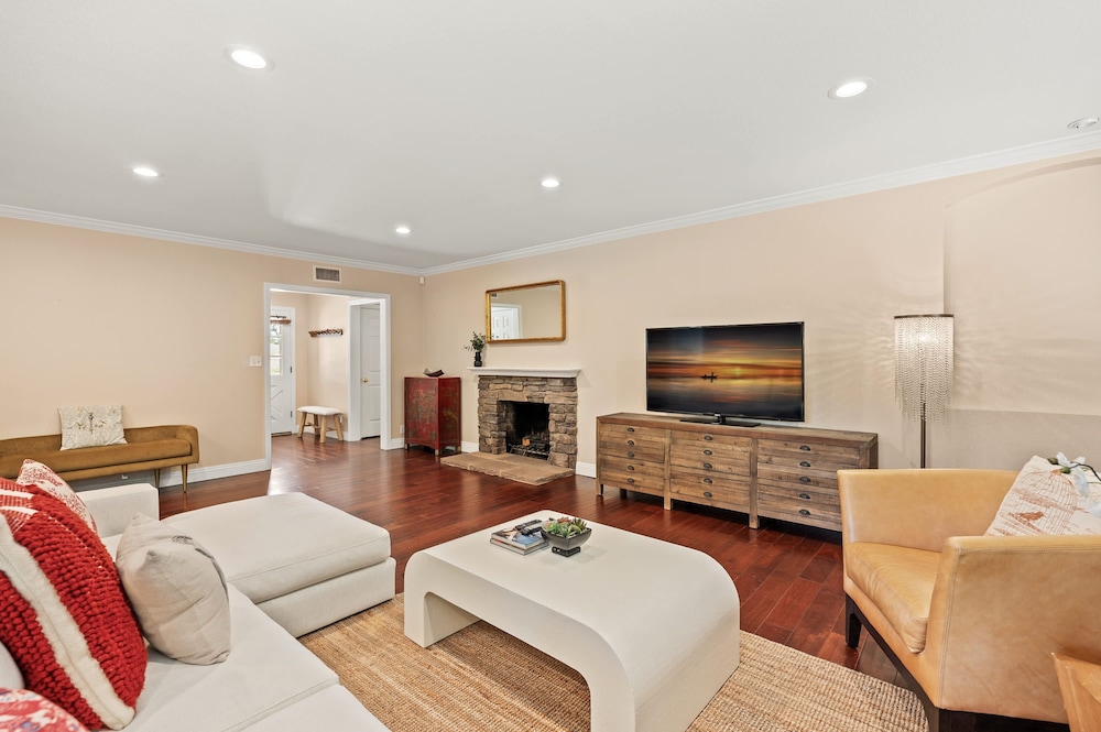 Chic Family Getaway Near LA With Space to Unwind