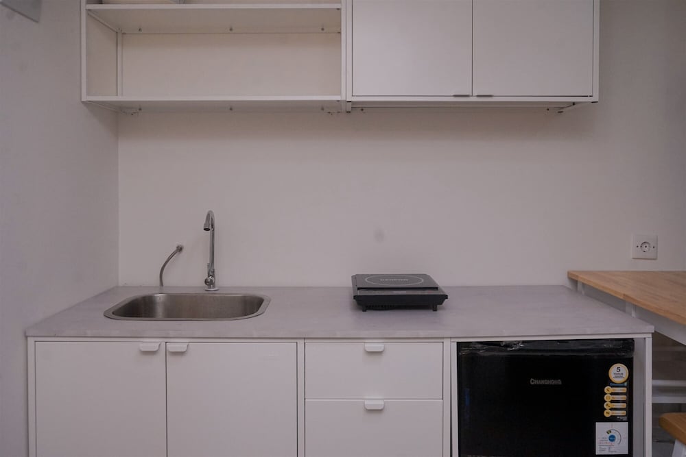Warm And Simply Studio At Cisauk Point Apartment