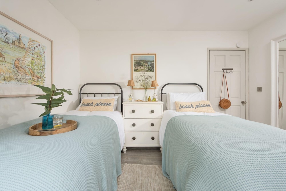 Idyllic Country Cottage Near Marazion St Ives view 3