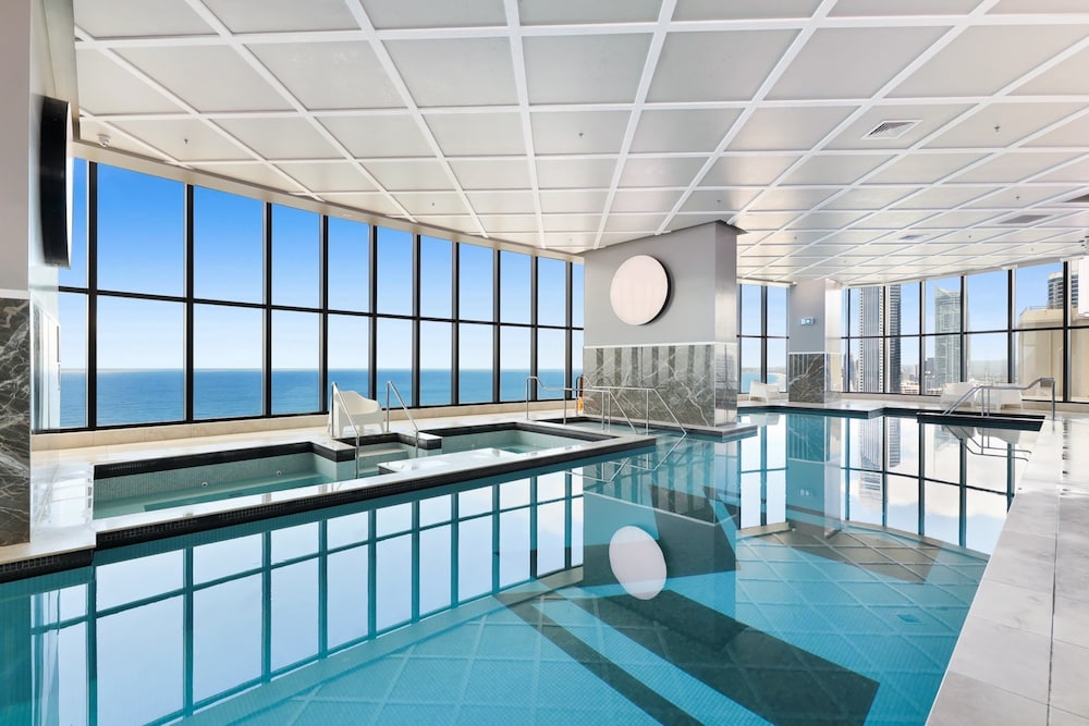 Luxe Oceanfront 1-bed High Rise With Pool & Gym