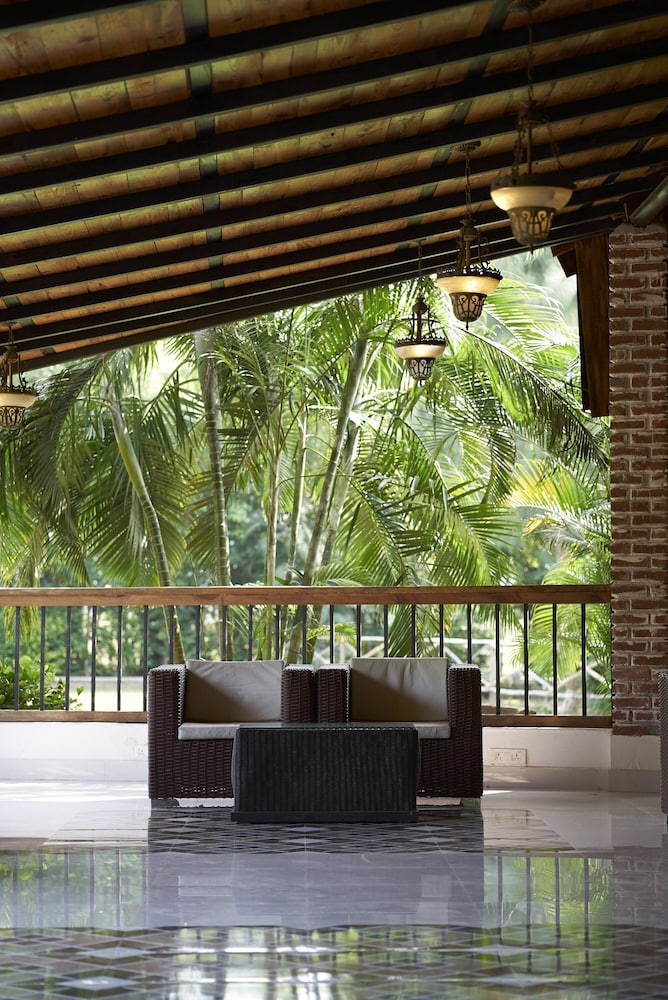 Aacorn Hideaway Resort & Spa