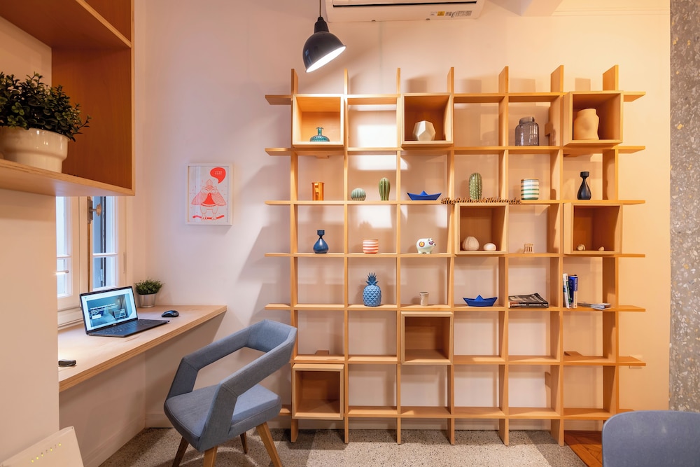 Historic 2BR Oasis in Kolonaki
