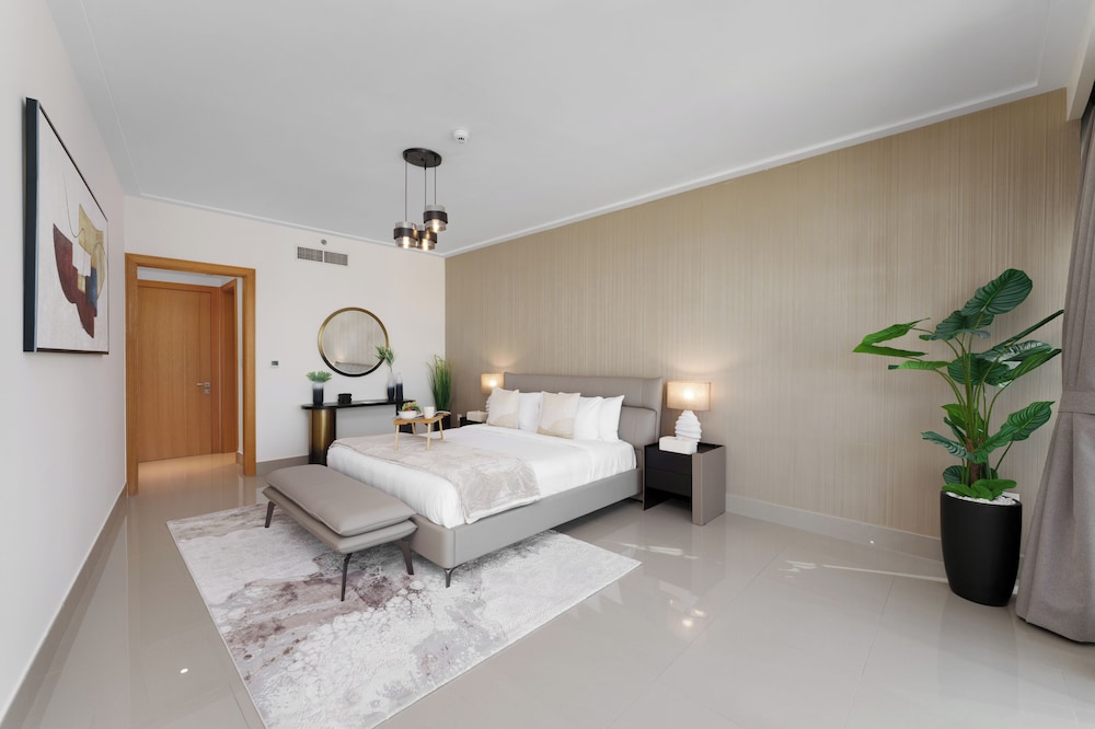 Maison Privee - Ultimate Living with Front-Row Views of Burj Khalifa & Dubai Fountains