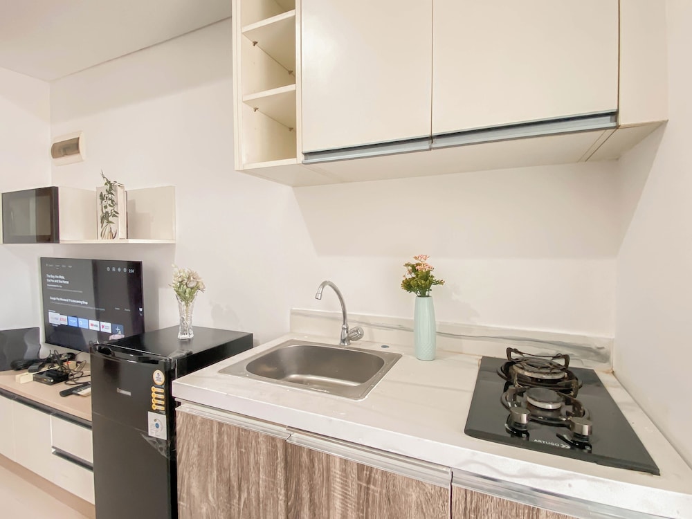 Trendy 1Br At Apartment Vittoria Residence