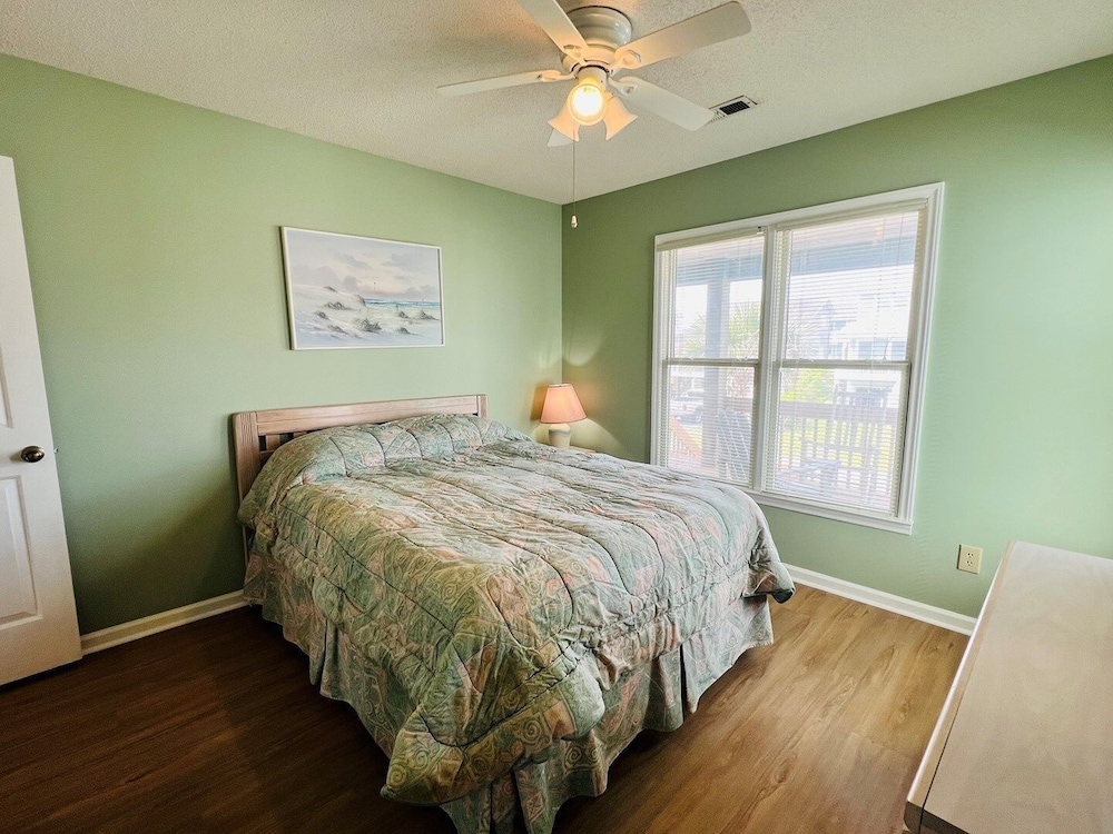 Tradewinds 4 Bedroom Home by RedAwning