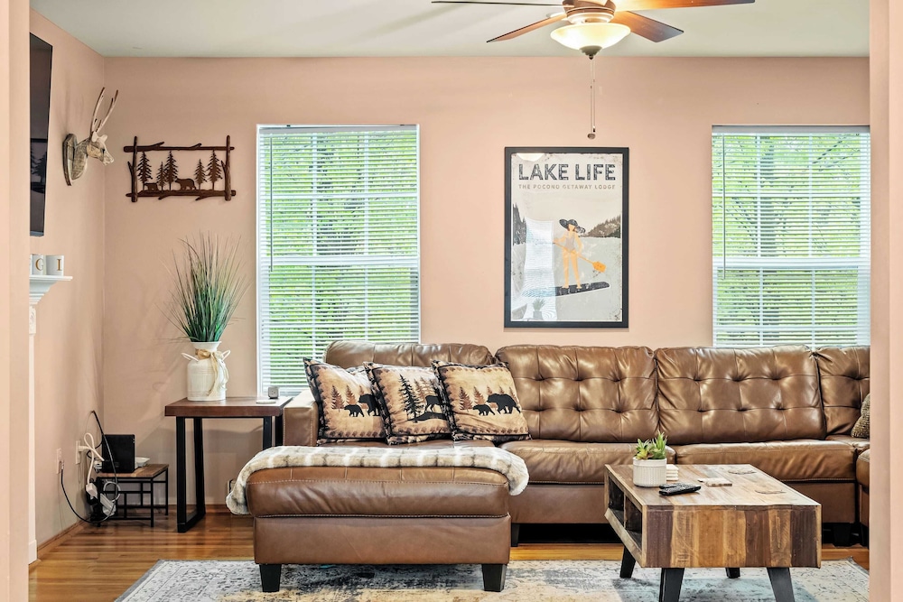Lakeview Retreat w/ Kayaks, Game Room, Firepits Gated Community w/ Lake + Beach Access