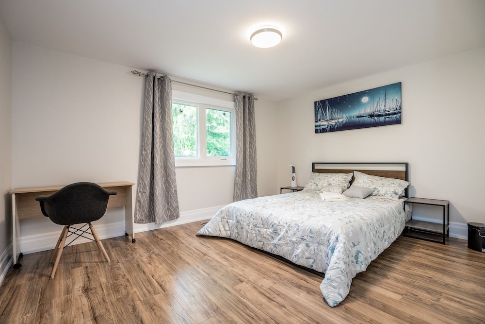 Entire Bungalow 5 Bedrooms - Image 2