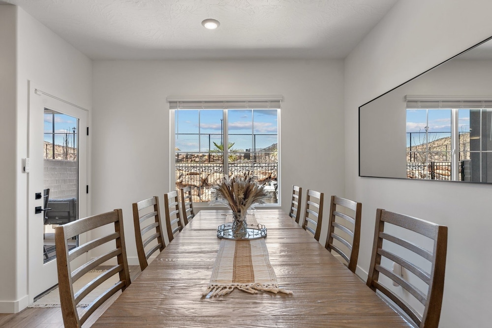 Popular Poolside Retreat 4 Bedroom Townhouse