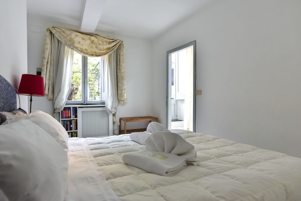 Monti Secret Garden Apartment