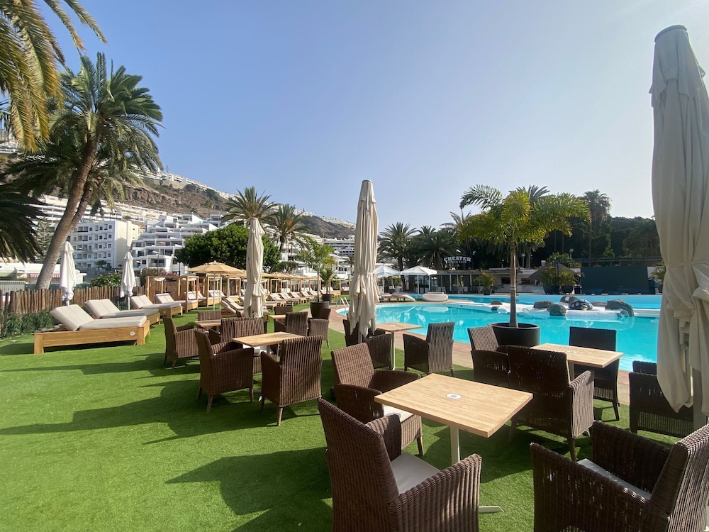 Welcoming and Modern Holiday Home With Access to Swimming Pool