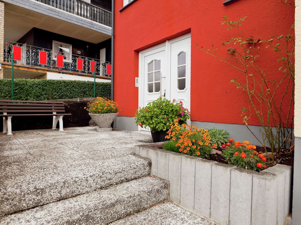 Hillesheim Romantic Escape view 3