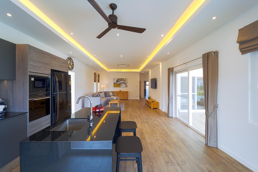 Brand-New Modern 3-Bedroom Villa MB20