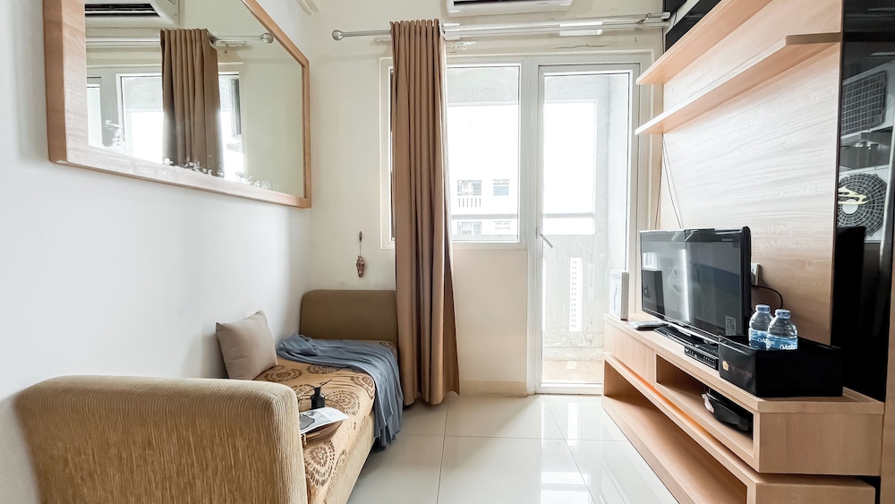 Restful And Homey 2Br At Green Pramuka City Apartment