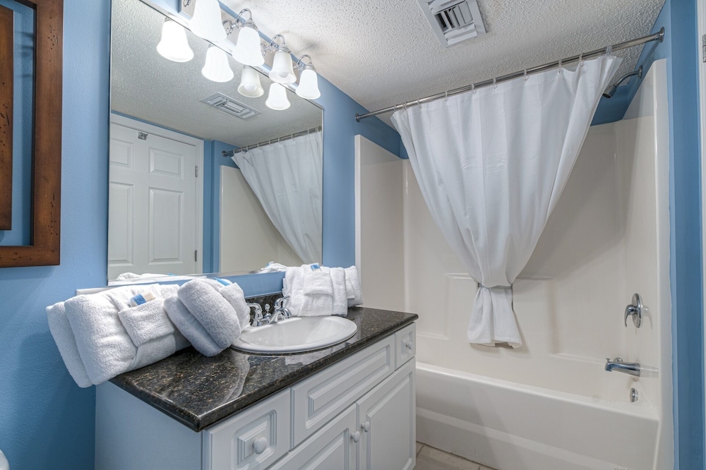 Yacht Club Villas #1-703 - 3 Br Condo