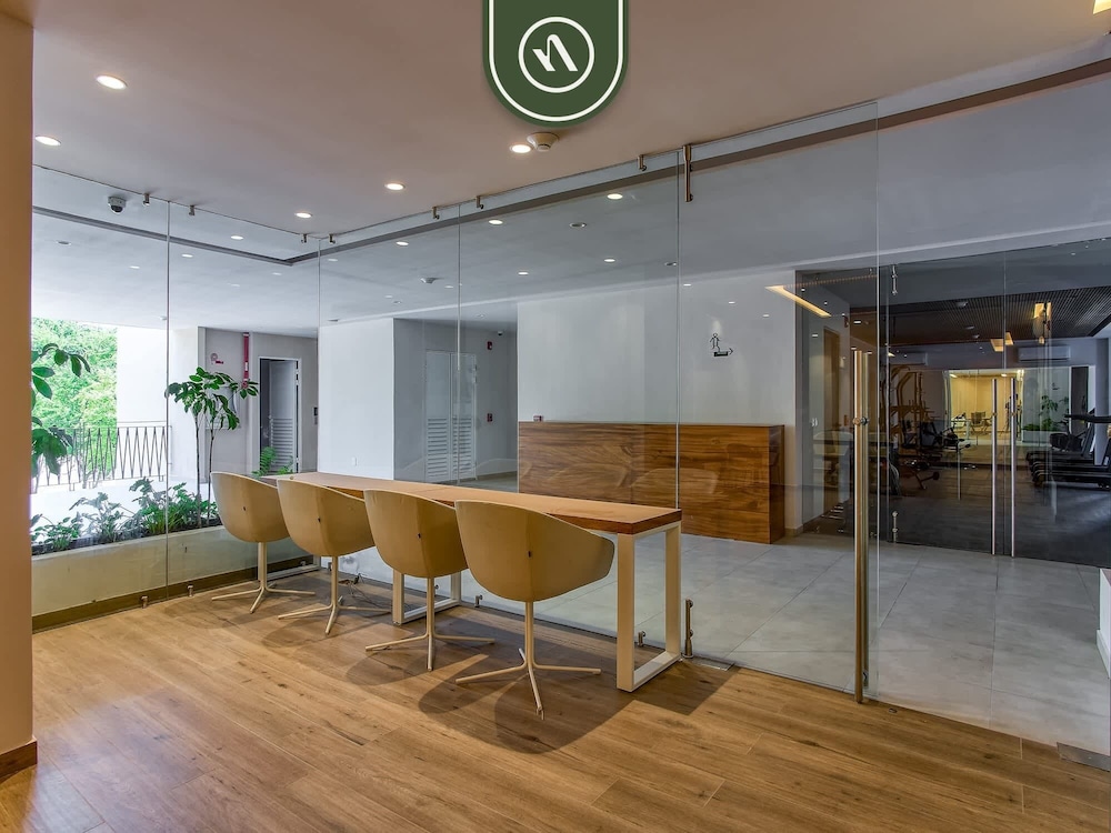 New 1 BR Condo With Amazing Rooftop Pool - Jacuzzi