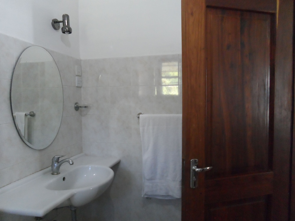 Upanga B&B - UN Road