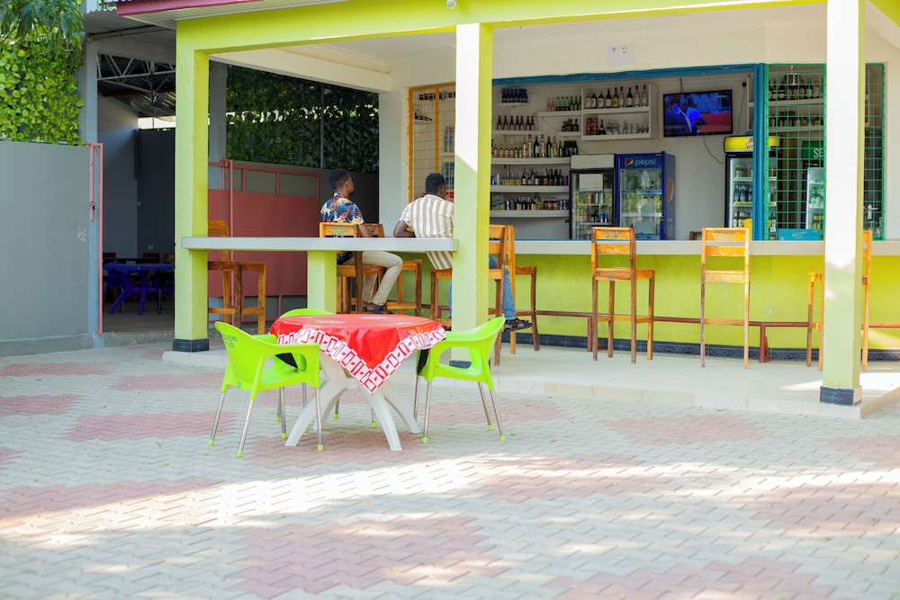 Sereni Pub & Lodge