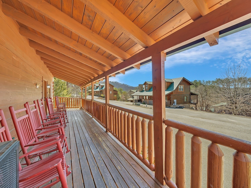 Ern821 - Tranquil Times 5 Bedroom Cabin