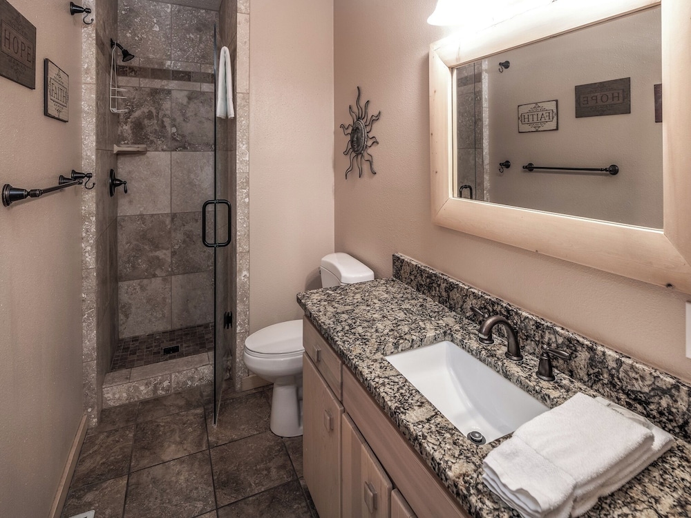 Wine N Pines by Ruidoso Vacation Rentals