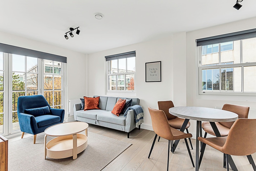 Chiswick Gem: 2 Bedroom Flat